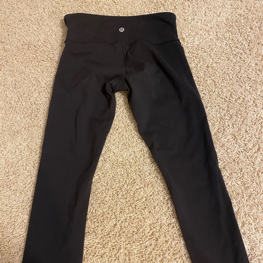 Black cropped lululemon leggings
